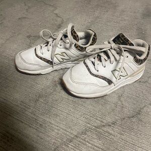 New Balance toddler girl sneakers size 10T good condition white/cream/black